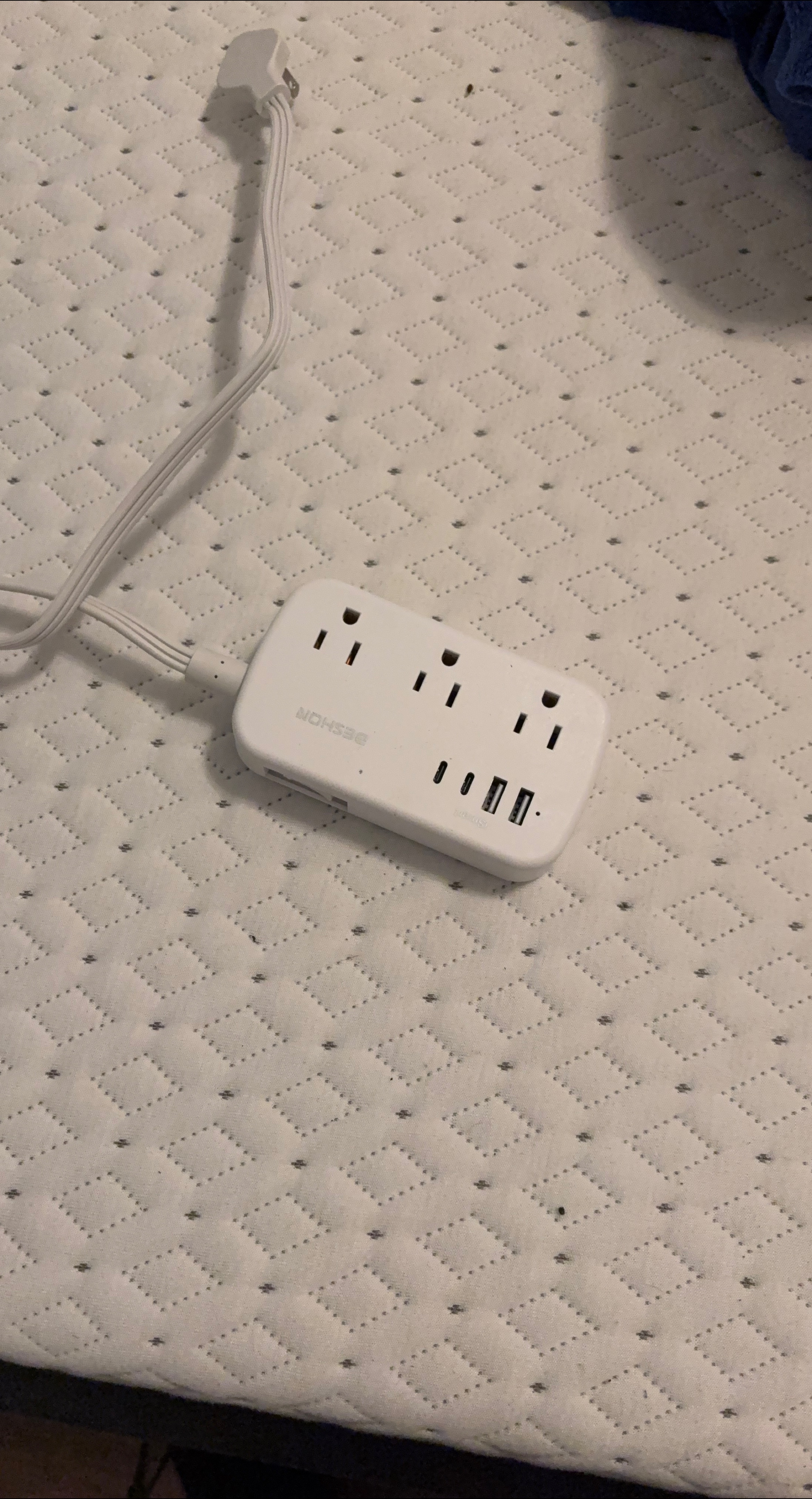 BESHON White Power Bar with USB Ports thumbnail
