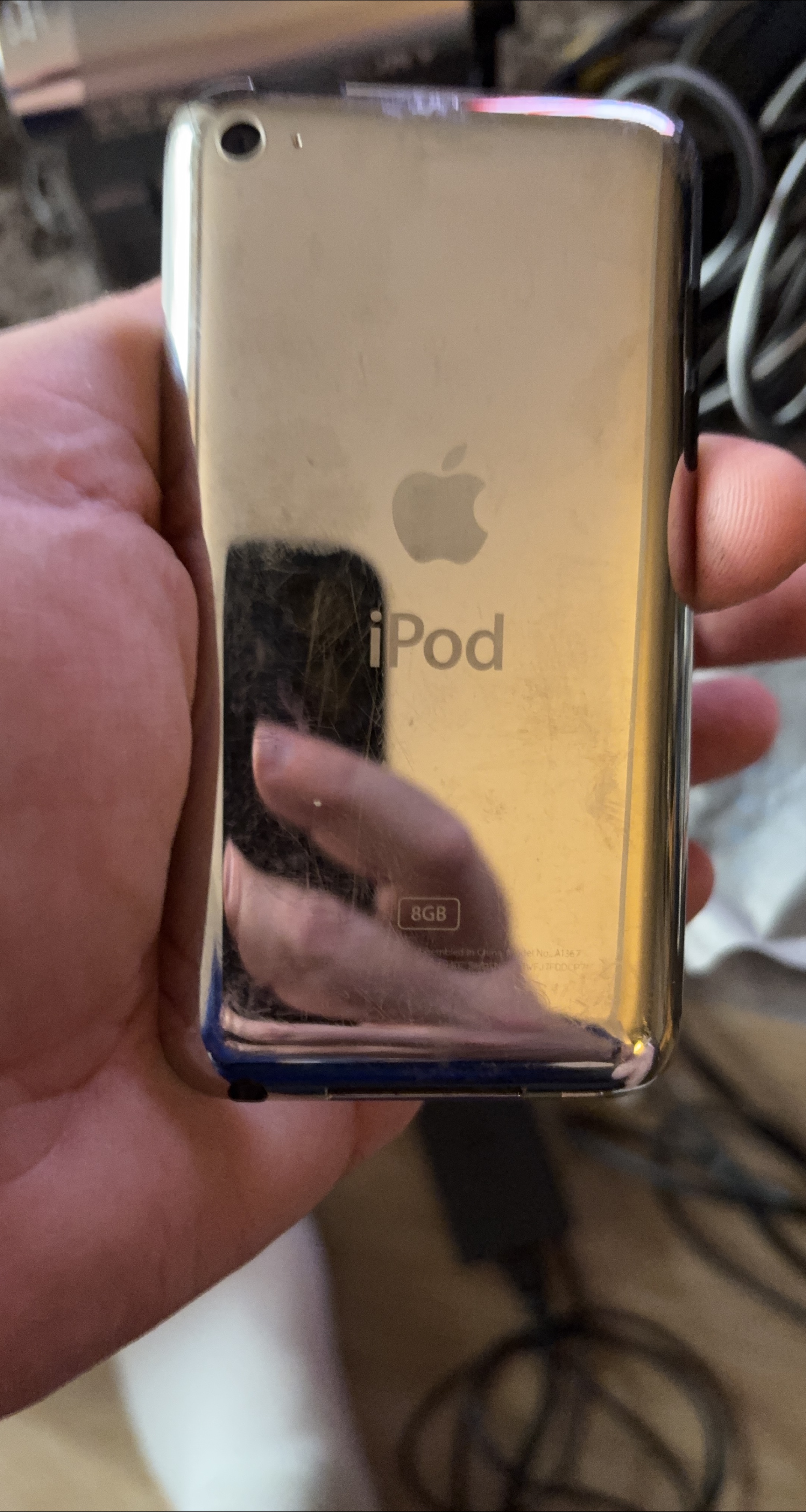 Apple iPod Touch 4th Gen 8GB thumbnail