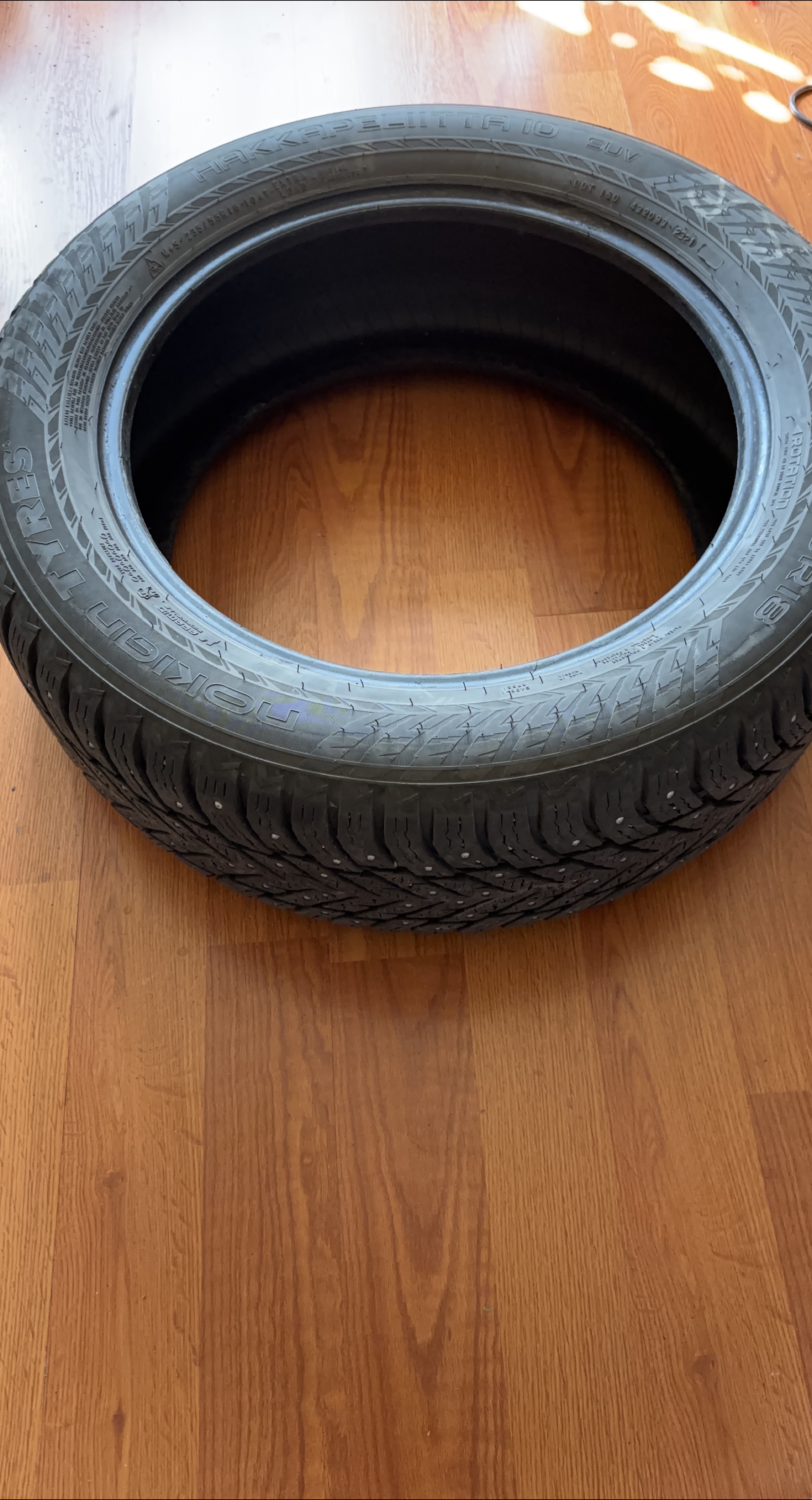 Nokian Hakkapeliitta 10 SUV Tire 255/55R18 thumbnail