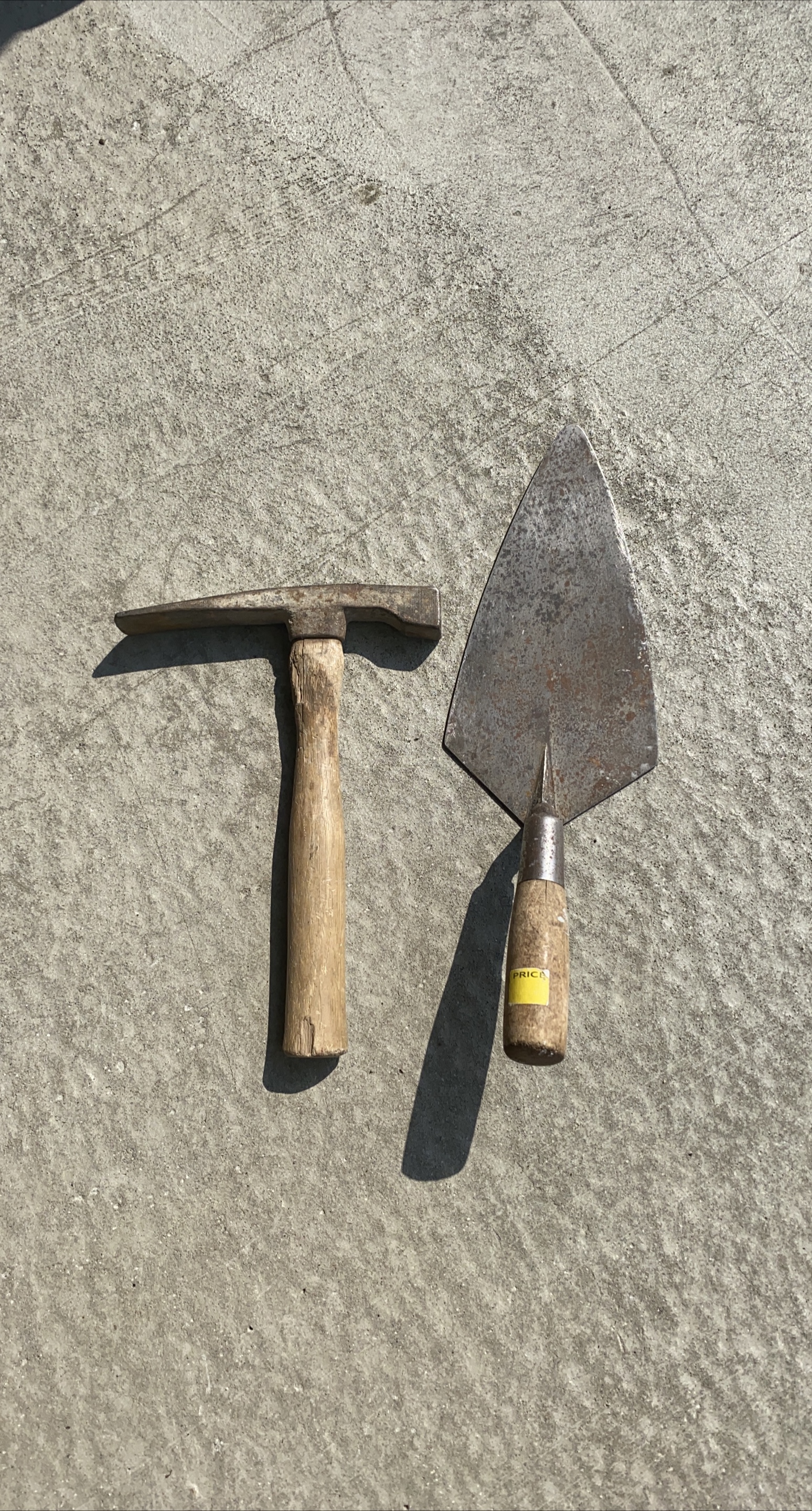 Hammer and Pointed Trowel Set image indicator(1)