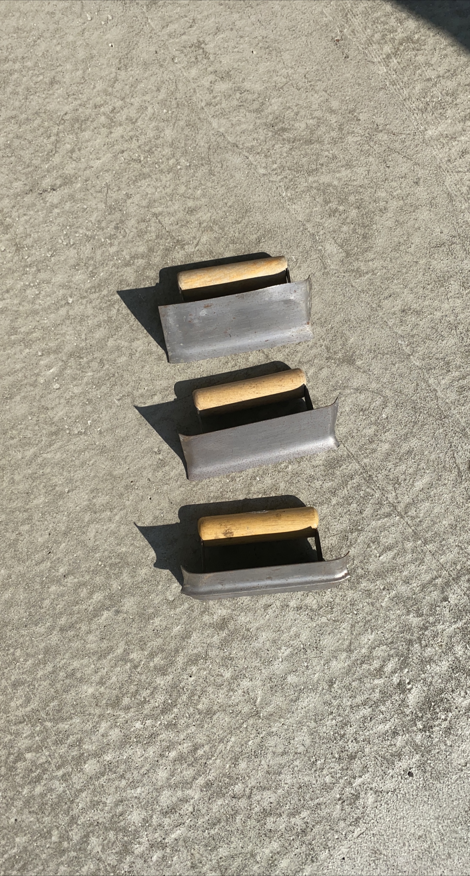 Lot of 3 Edging Trowels image indicator(1)