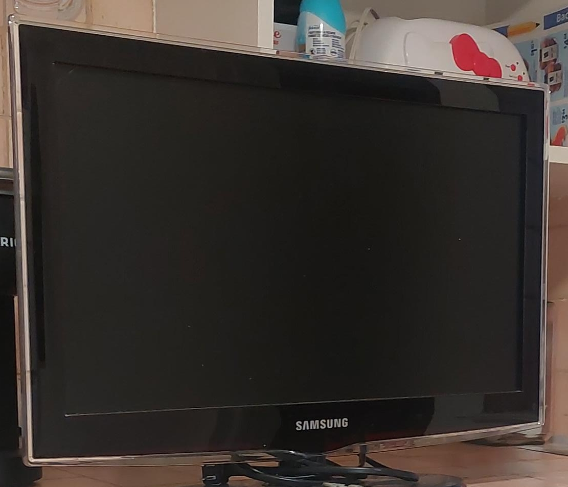 Samsung LN22D450 22-inch TV thumbnail
