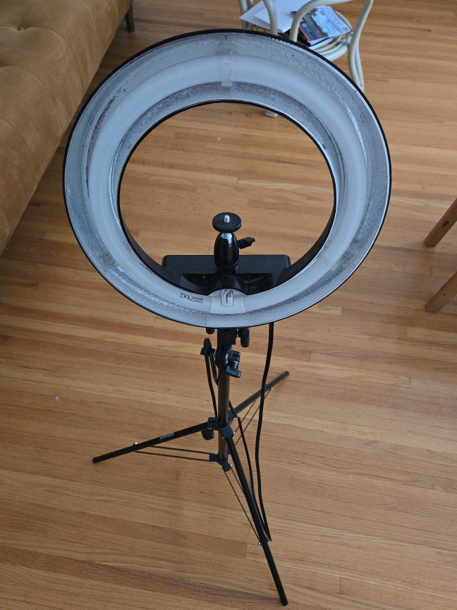 Neewer Ring Light with Stand thumbnail