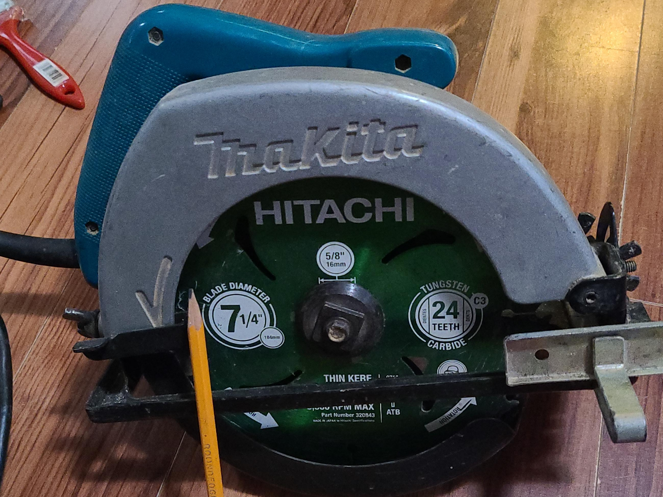 Makita 5820 Circular Saw - 7 1/4 inch blade thumbnail