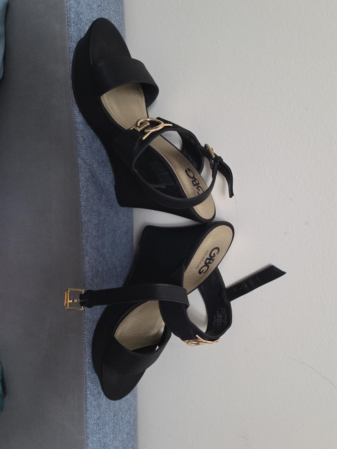 GBG Los Angeles Black Wedge Sandals thumbnail