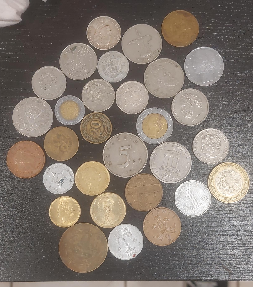 Mixed collection of world coins thumbnail