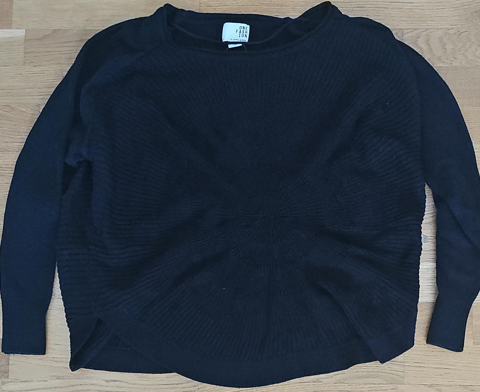 One Fashion Wool Black Sweater