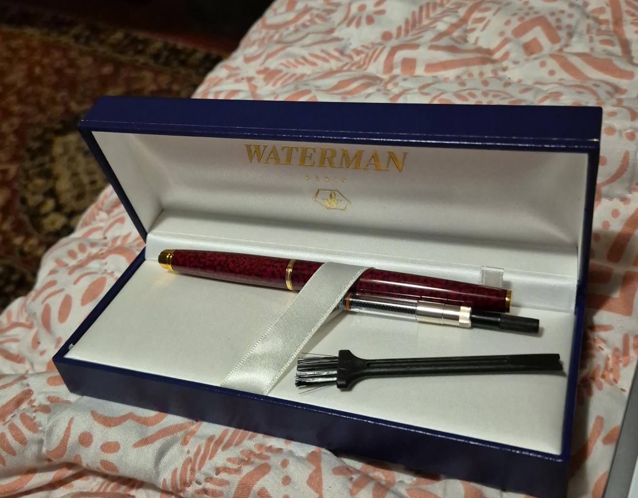 Waterman Paris Burgundy Fountain Pen with Box thumbnail