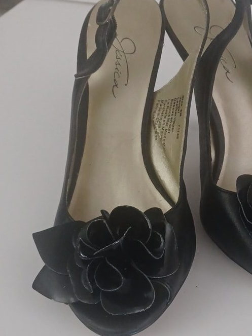 Jessica Jacqui Black Heels - Size 8M thumbnail