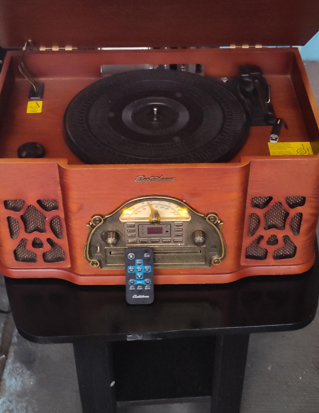 Electrohome Record Player with Remote thumbnail