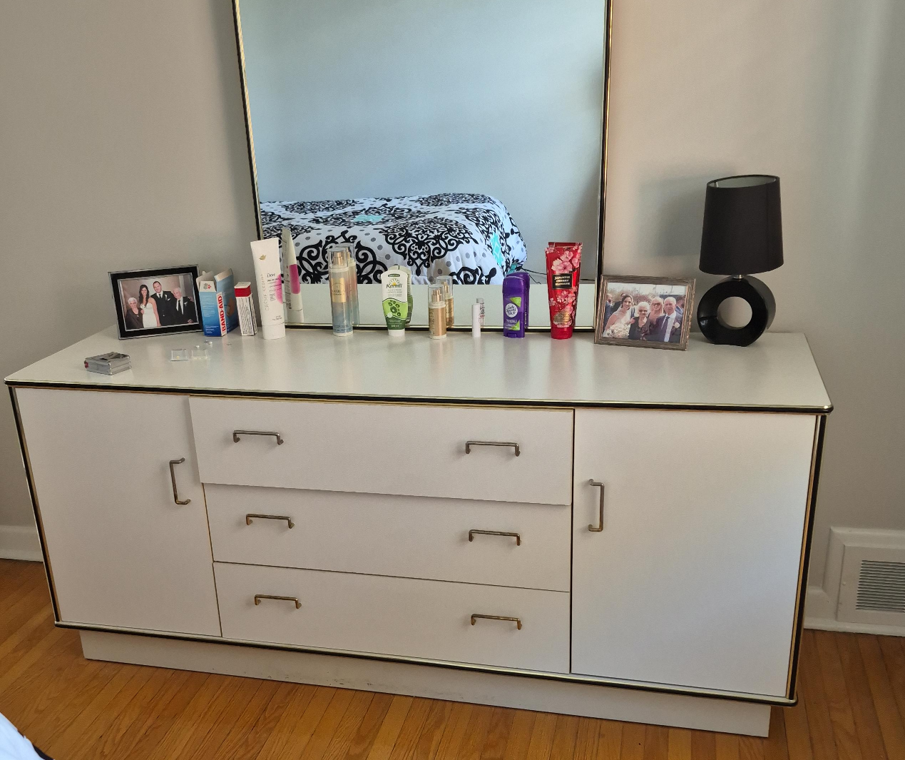 Furniture Dresser with Mirror