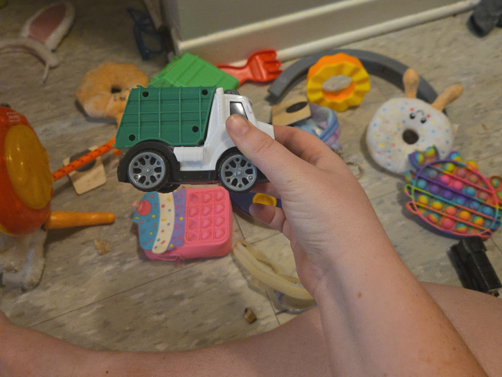Toy Garbage Truck - Green & White thumbnail