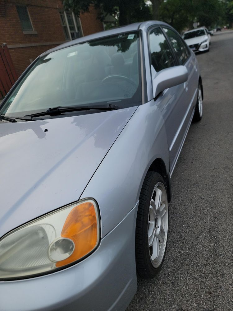 Silver Honda Civic thumbnail