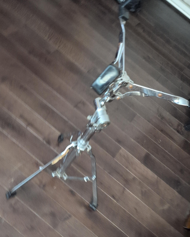 Drum stand thumbnail