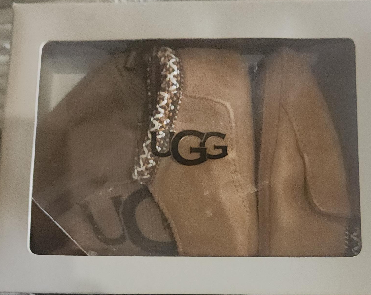 UGG Baby Booties & Hat Set thumbnail