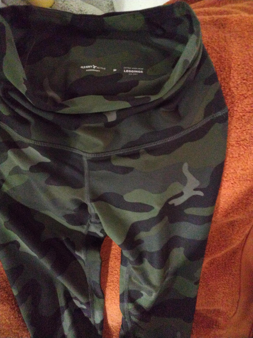 Old Navy Active Camo Leggings - Size M thumbnail