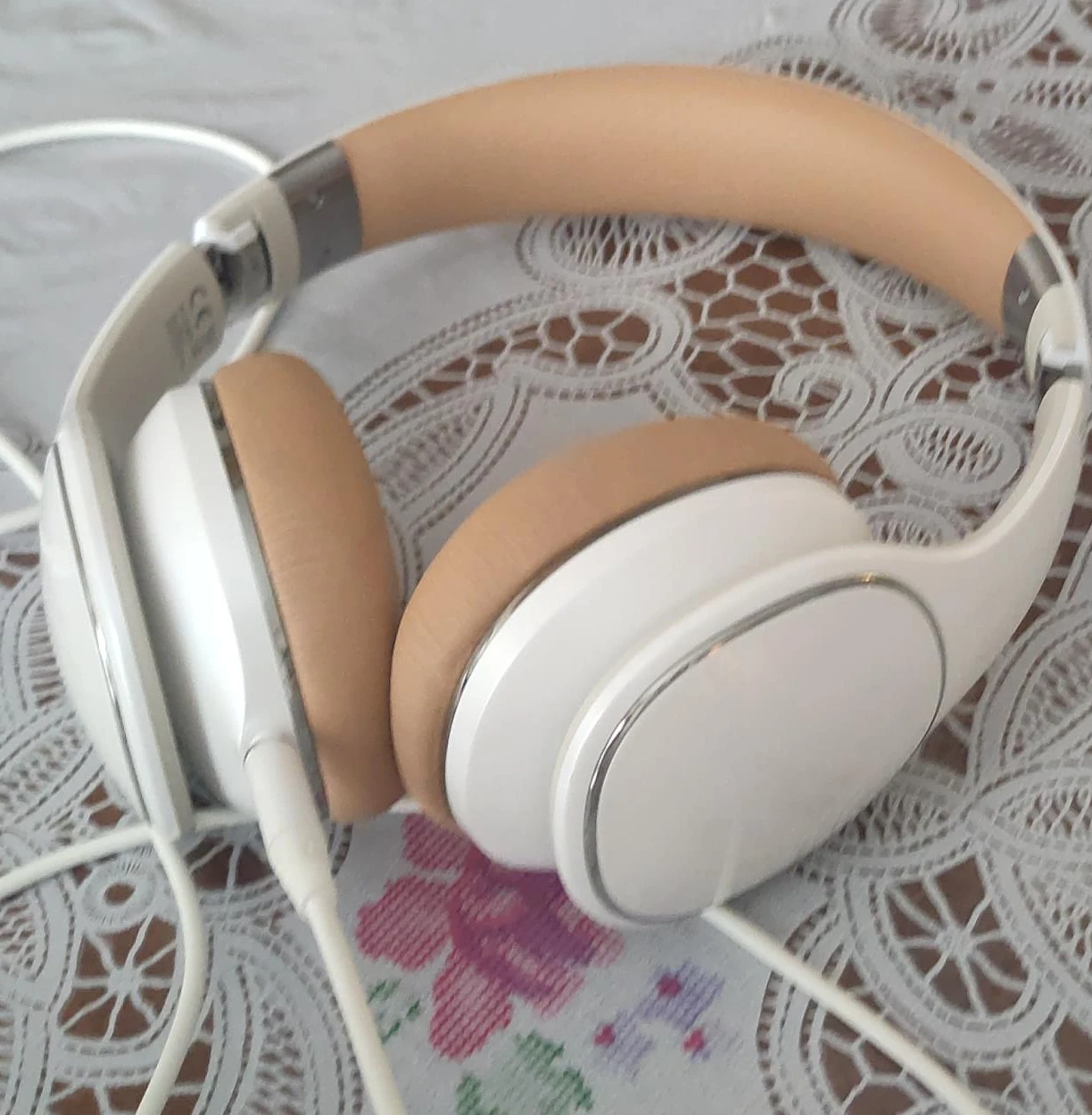 Beats EP Wired On-Ear Headphones - White thumbnail
