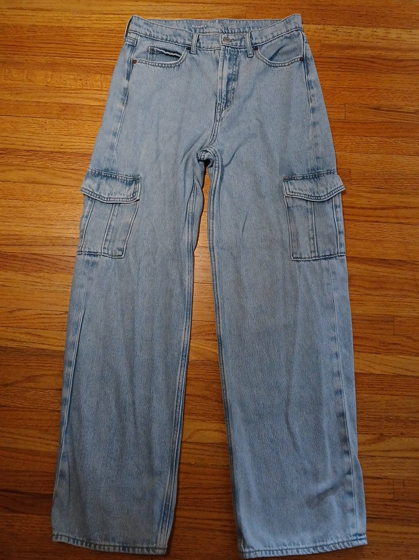 Old Navy Light Wash Cargo Jeans thumbnail