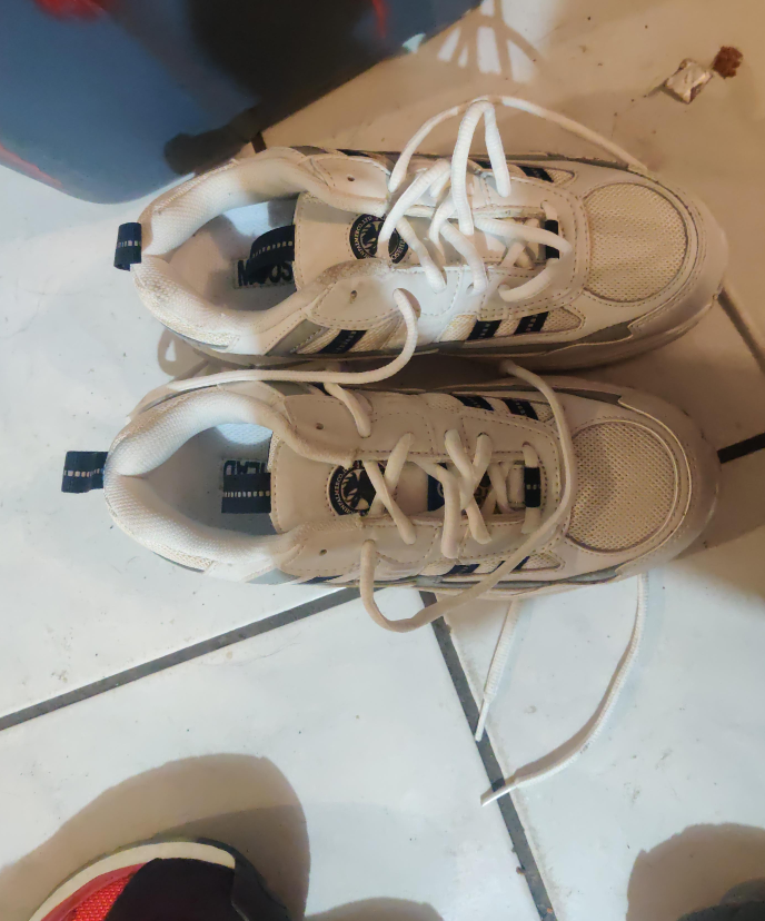MOOSEHEAD White Sneakers thumbnail
