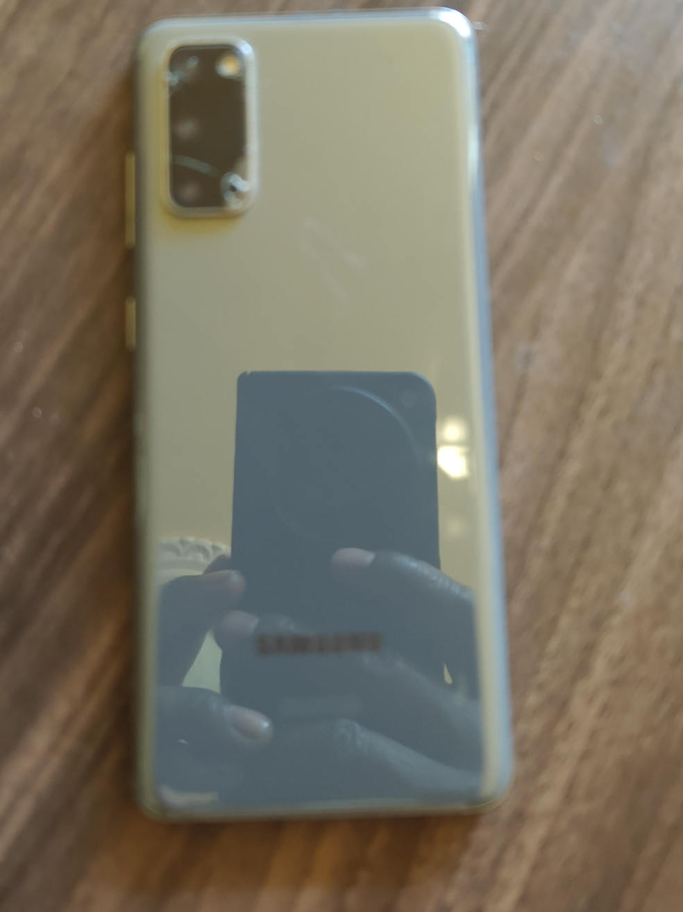 Samsung Galaxy S20 - Cracked Camera image indicator(1)