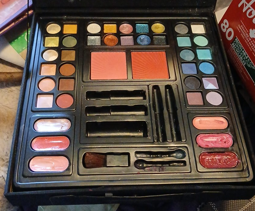 Makeup Palette thumbnail