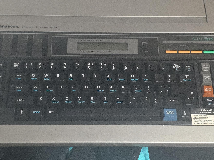Panasonic Electronic Typewriter R435 thumbnail