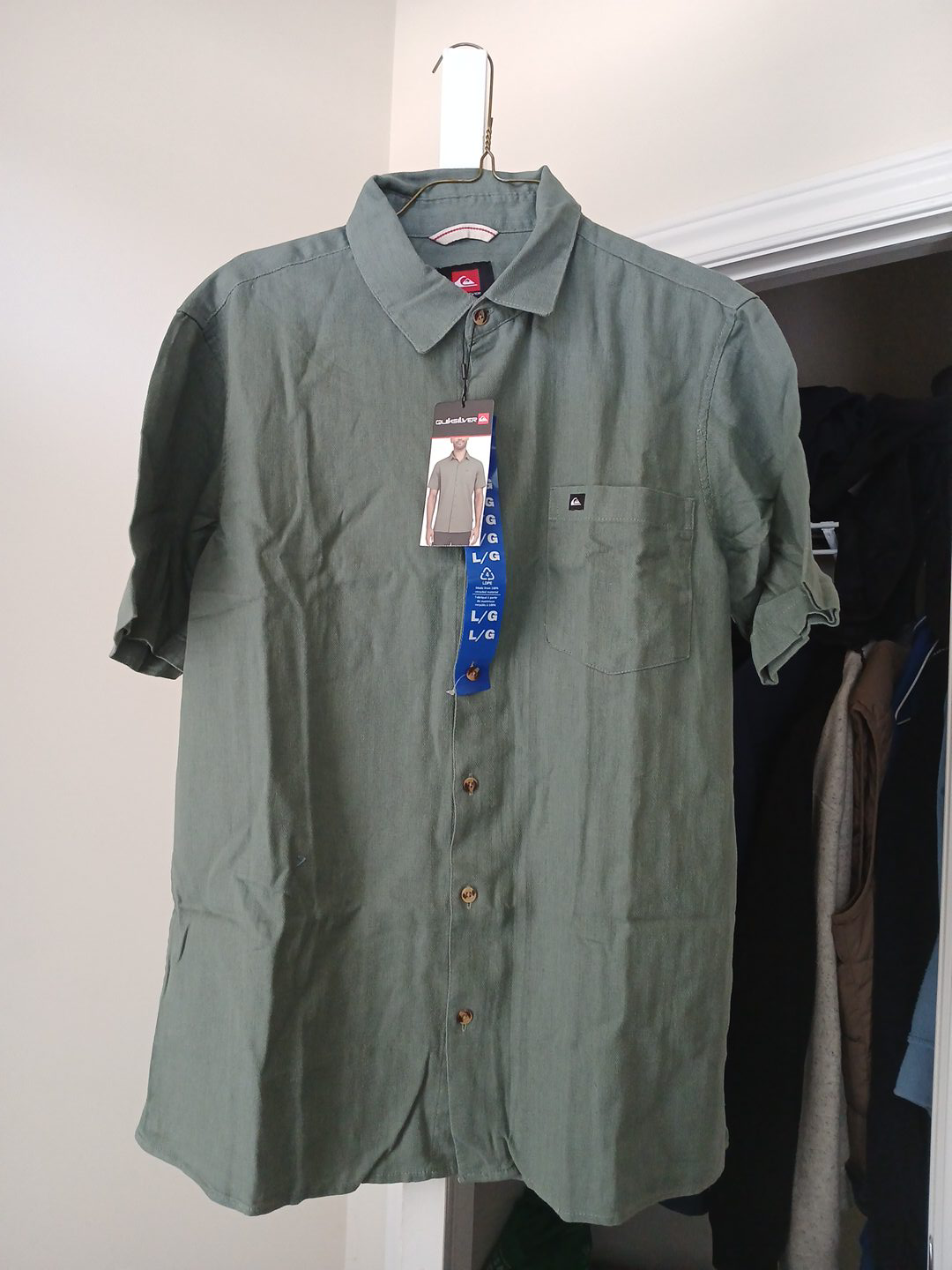 Quiksilver Mens Button Up Shirt - Size L (New with Tags!) thumbnail