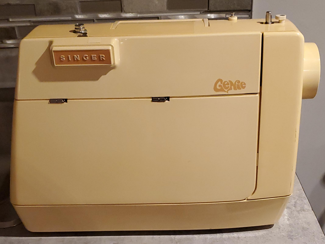 Singer Genie 353 Sewing Machine thumbnail