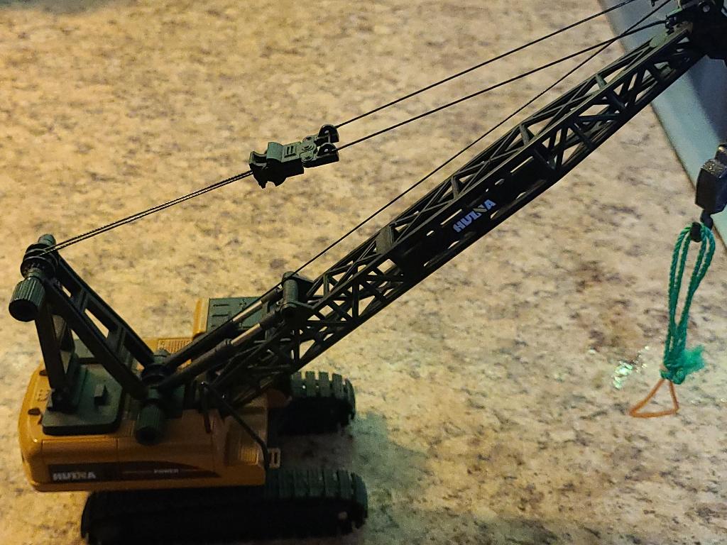 HUINA Diecast Crane Truck thumbnail