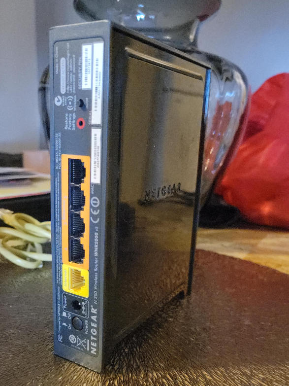 NETGEAR N300 Wireless Router WNR2000 v3 thumbnail