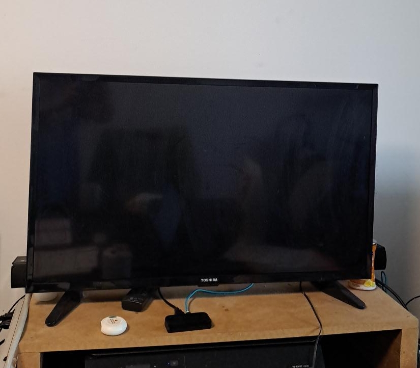 Toshiba 32" LED TV - Great Condition! thumbnail