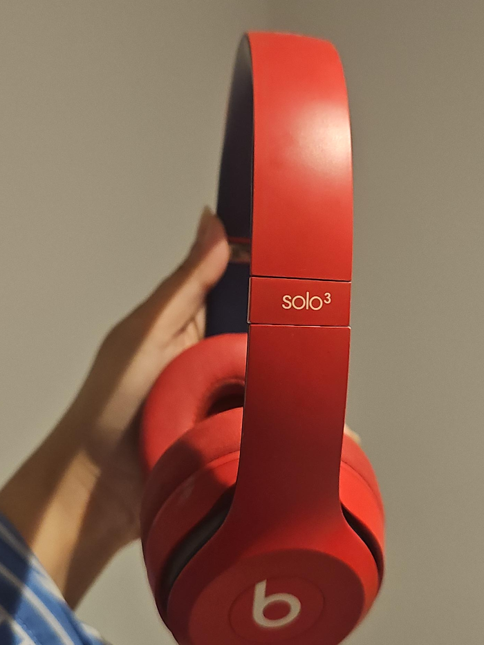 Beats Solo 3 Red Headphones thumbnail