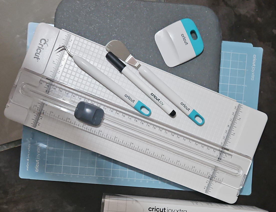 Cricut Joy Xtra Bundle: Tools, Trimmer, Vinyl