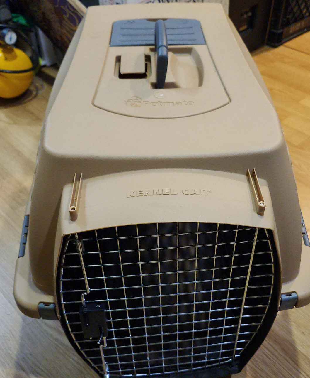 Like new Petmate Kennel Cab Pet Carrier thumbnail