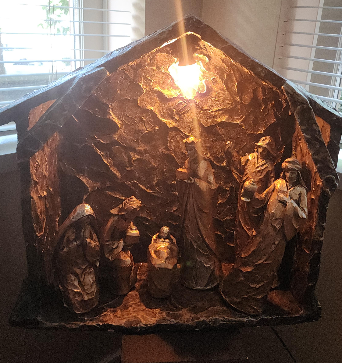 Nativity Scene with Light thumbnail