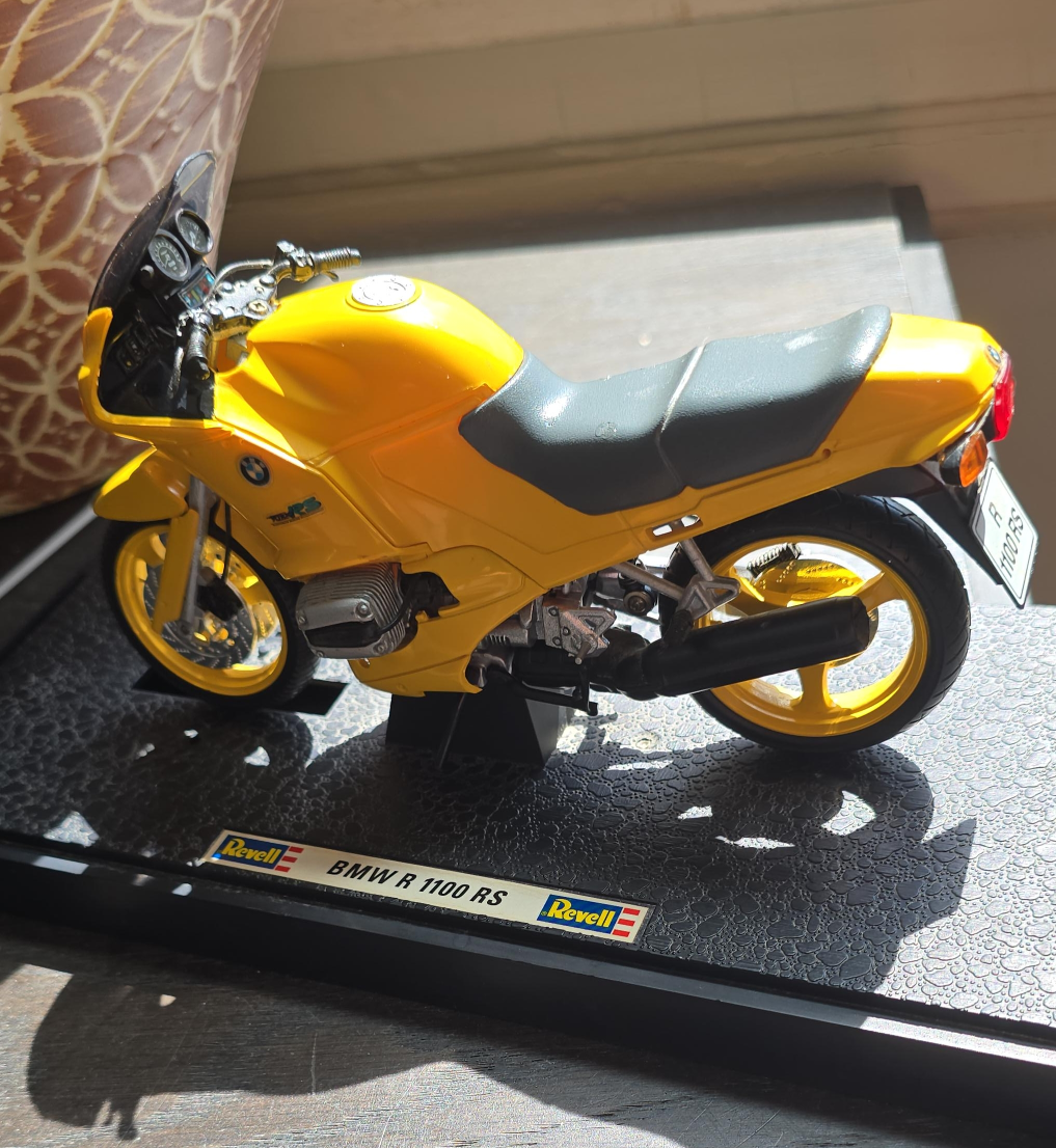 Revell BMW R 1100 RS Yellow Model Motorcycle