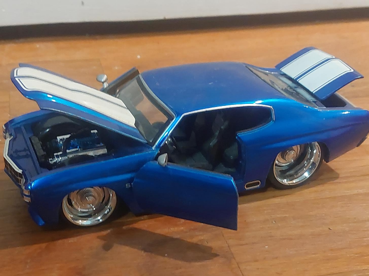 Blue 1970 Chevy Chevelle SS Diecast Model Car thumbnail