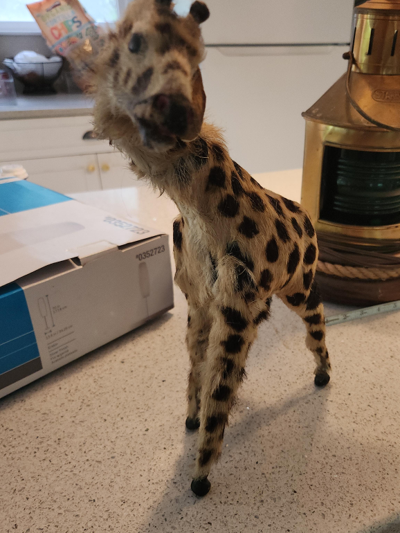 Giraffe Figurine thumbnail