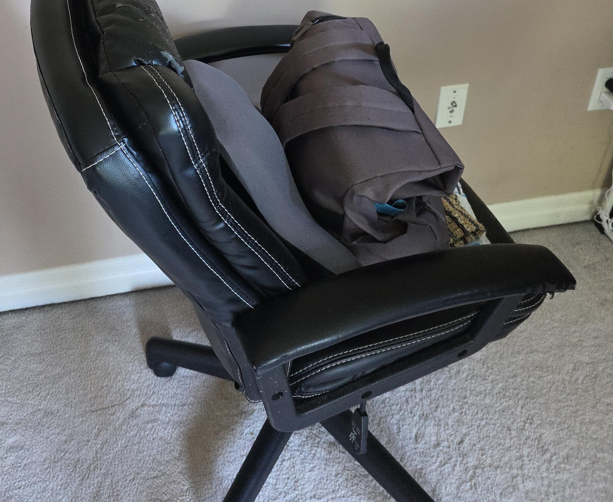 Black Office Chair - Worn Condition thumbnail