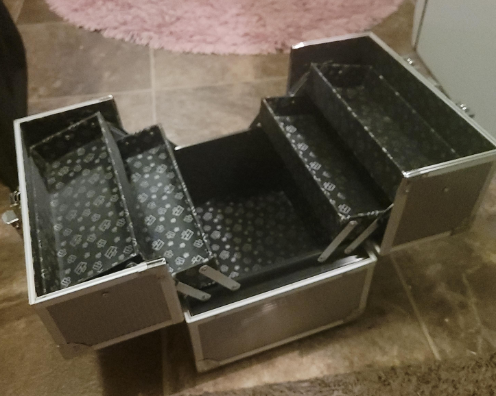 Silver Makeup/Cosmetic Organizer Case thumbnail