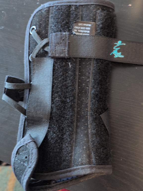 Mueller Fitted Wrist Brace - Medium Left Hand - photo 2