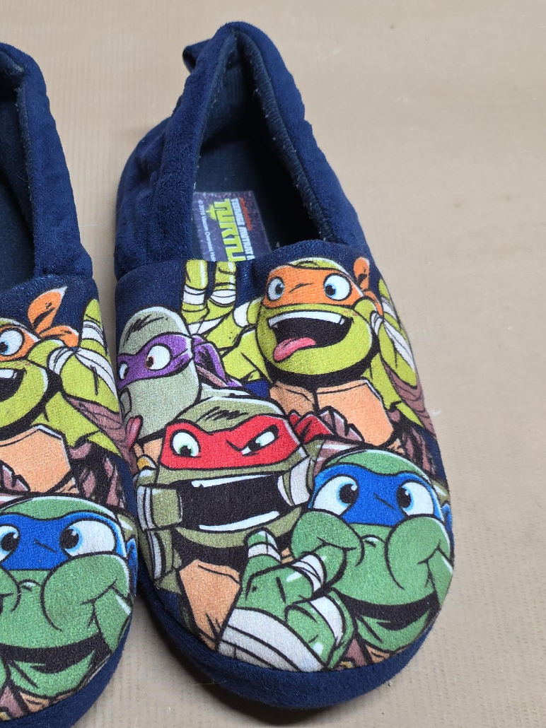 TMNT Teenage Mutant Ninja Turtles Slippers Size 2/3 thumbnail