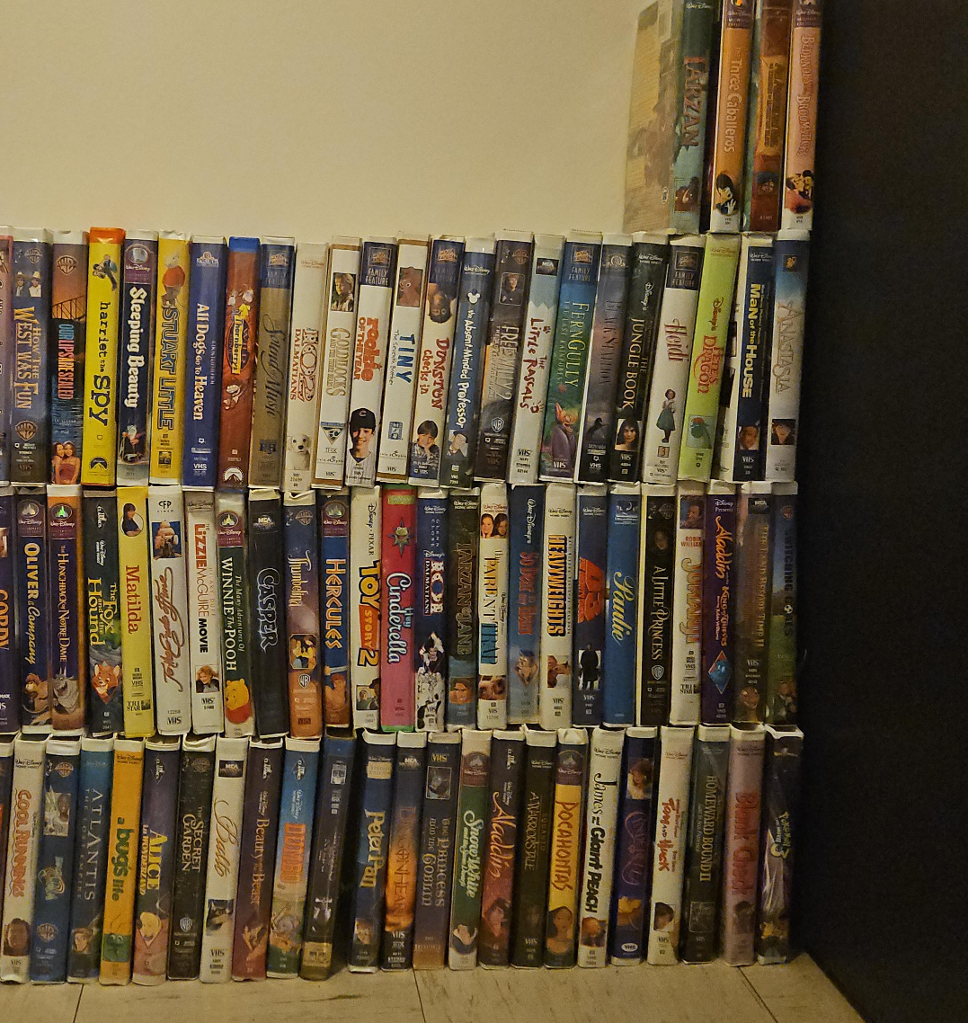 Disney VHS Tapes - Classic Collection thumbnail
