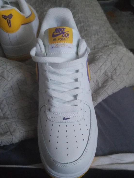 Nike Air Force 1 Kobe Bryant Lakers Size 8.5 thumbnail