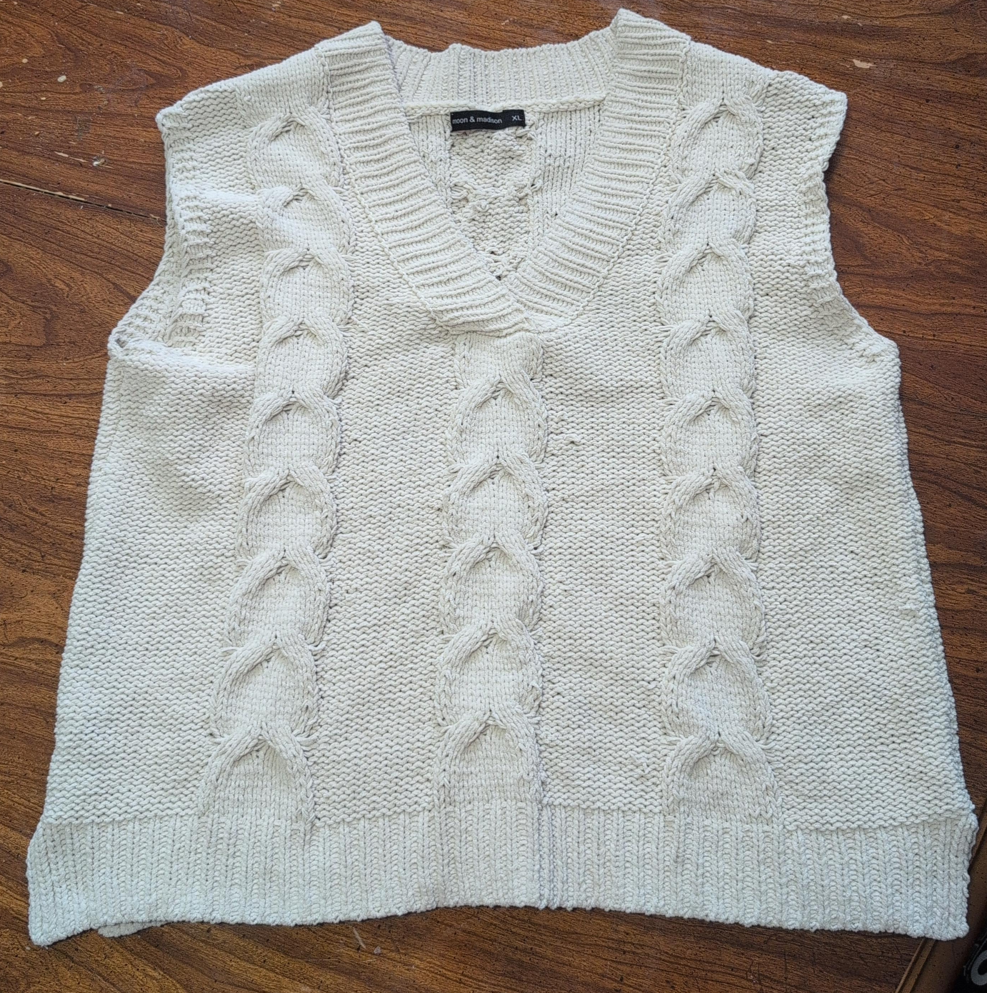 Moon & Madison Sweater Vest - XL thumbnail
