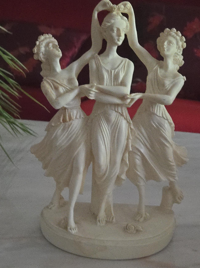 Statue of Three Dancing Graces thumbnail
