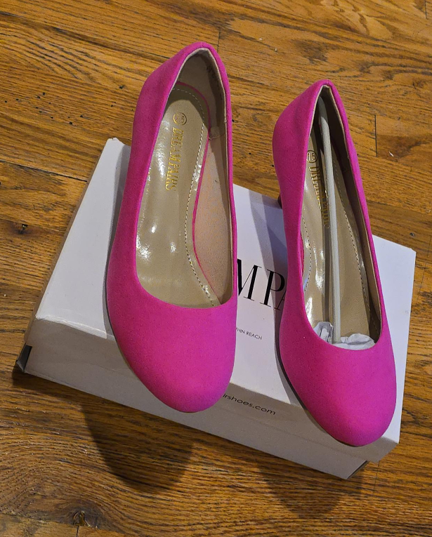 Dream Pairs Pink Pumps, Size 7.5 thumbnail