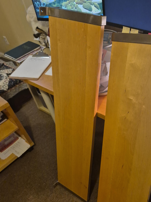 2 wall shelves with brackets thumbnail