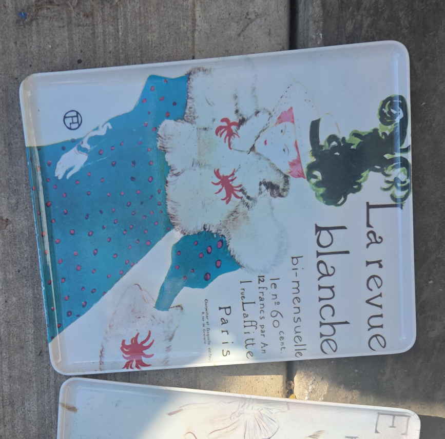 La revue blanche tray image indicator(1)