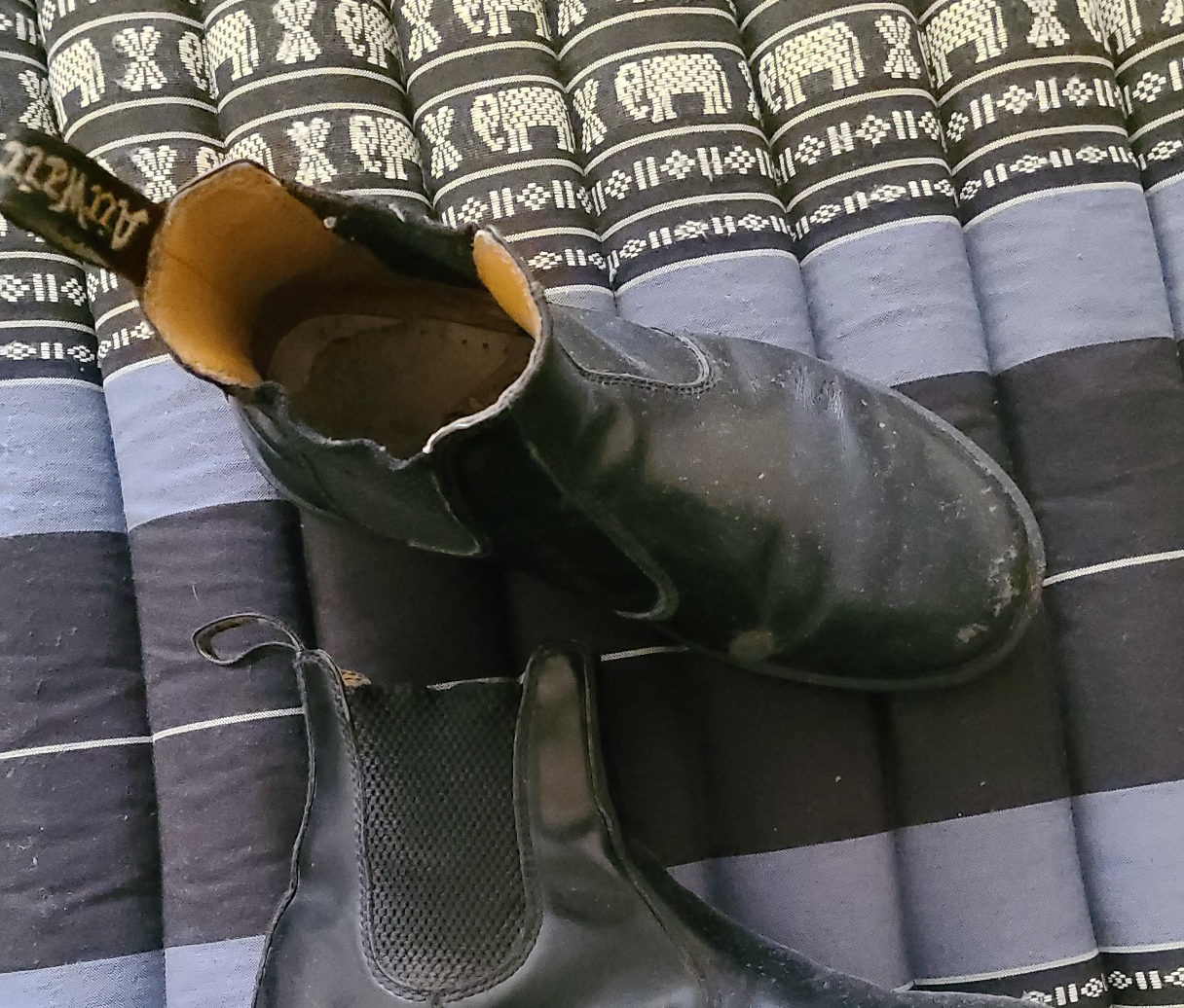 Dr. Martens Black Leather Chelsea Boots US 6 thumbnail